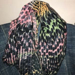 Silence + Noise round lightweight scarf